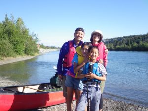 家族でユーコン川の川下り