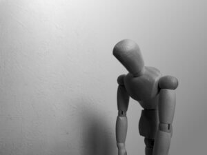 疲労やストレスも寝違えの原因となる