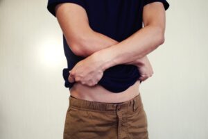 四十肩・五十肩は服を脱ぎやすい格好で