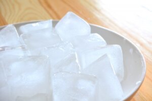 患部を冷やすアイシング