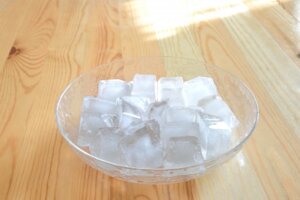 湿布は身体を冷やしてる