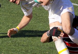 サッカーやラグビーなど転倒の多い種目