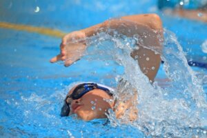 常に首に負担が掛かるスポーツでも頚椎椎間板ヘルニアは起こる