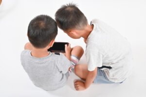 小学生や中学生でも肩こり・首こりは起こる