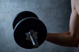 筋トレを行い肉体改造