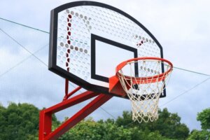 サッカーやバスケットボールで起きやすい有痛性外脛骨障害