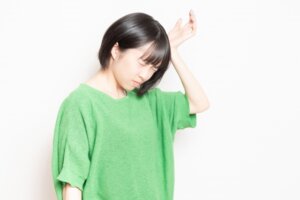 頭痛を伴う後頭部の痛み