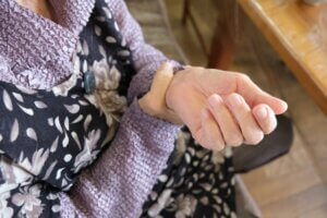 尺骨神経が圧迫される肘部管症候群