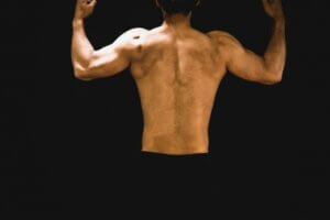 肩甲骨と肩甲骨の間の痛み