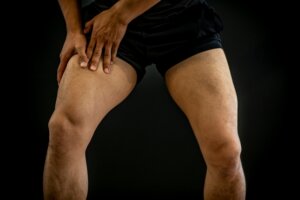 足を上げるのに必要な筋肉