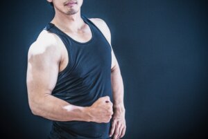 二の腕の付け根、三角筋の痛み