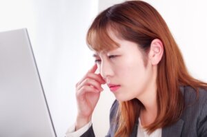 目や目の周囲に鍼を刺す事はありません