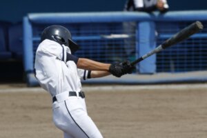 野球のスイング時に腰の横が痛い